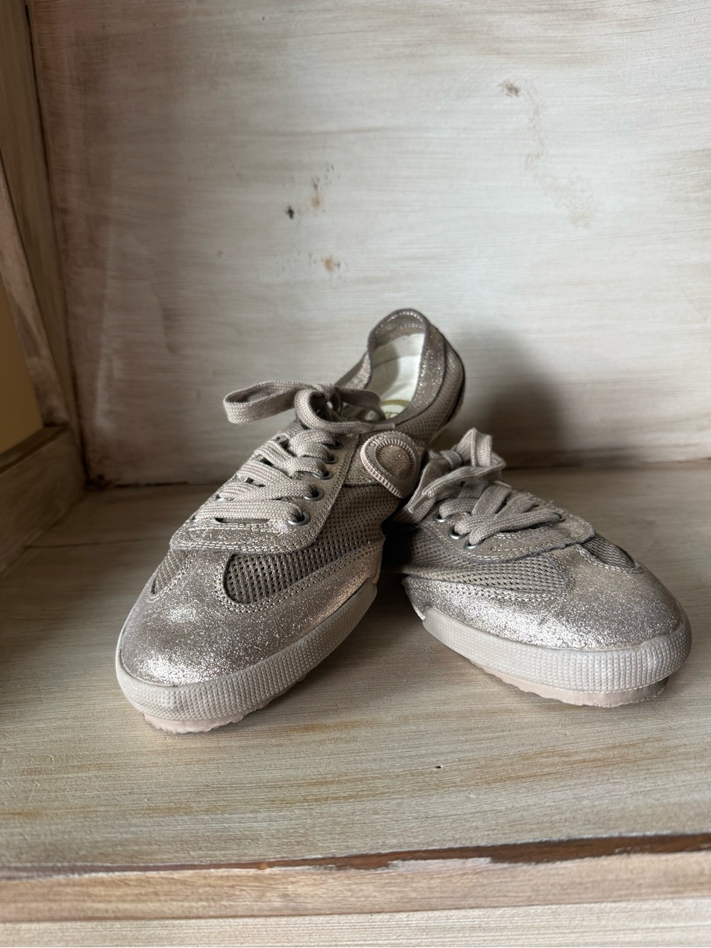 Womens Aro Joaneta Luce Gold Sneakers Size 40 Size 9